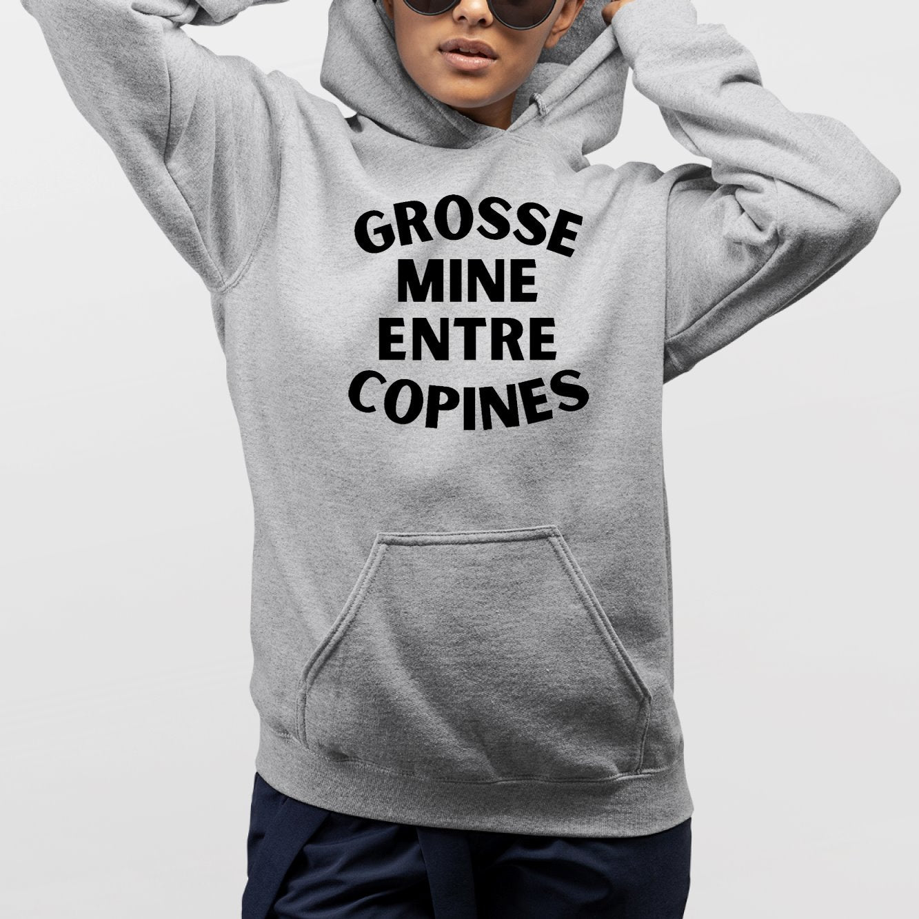 Sweat Capuche Adulte Grosse mine entre copines Gris