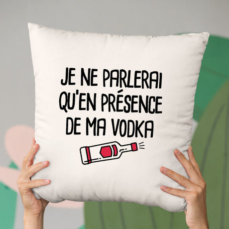 Coussin Je ne parlerai qu'en présence de ma vodka Beige