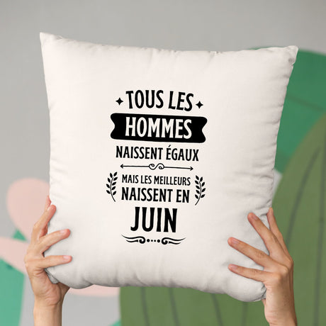 Coussin Tous les hommes naissent égaux les meilleurs en juin Beige