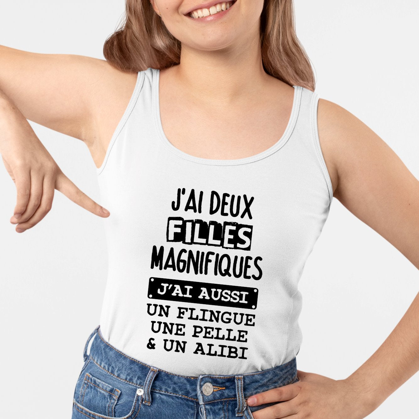 Débardeur Femme J'ai deux filles magnifiques, flingue pelle alibi Blanc