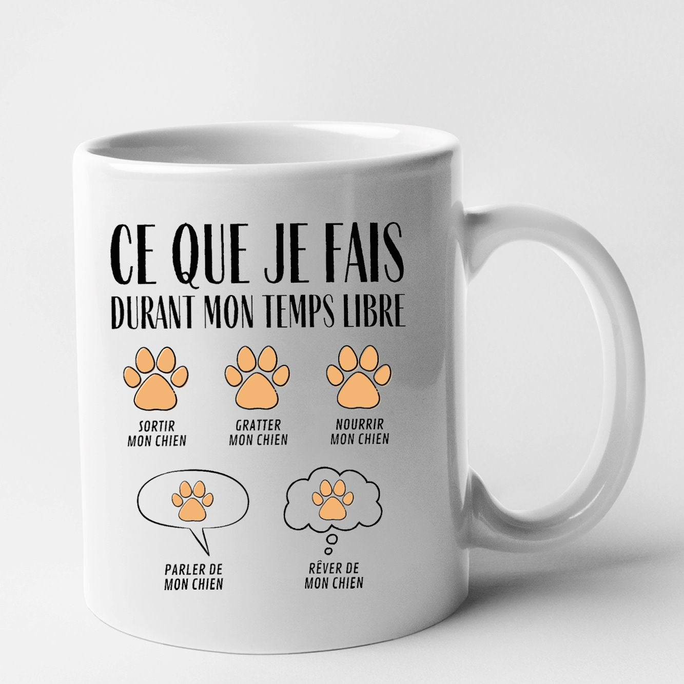 Mug Ce que je fais durant mon temps libre Chien Blanc