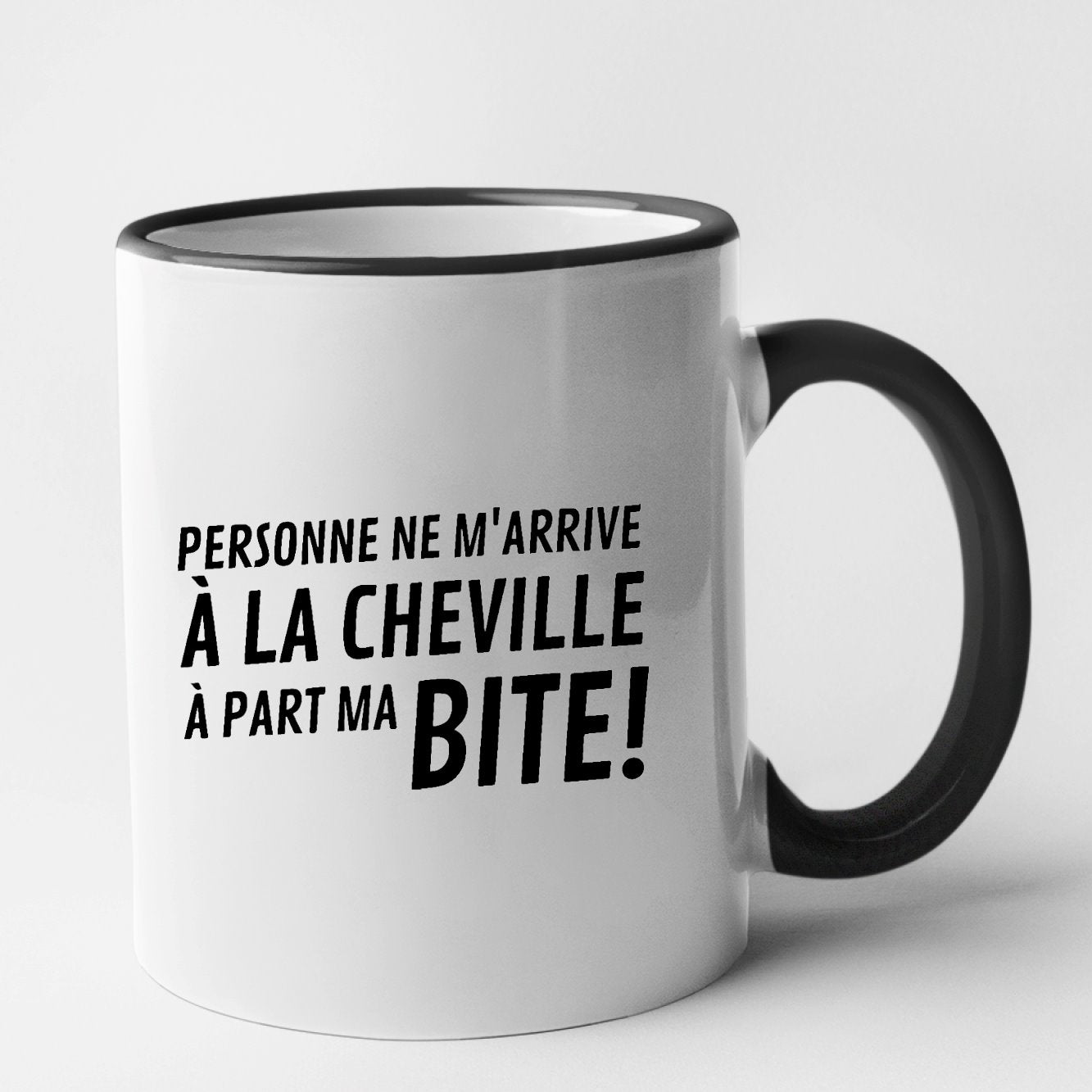 Mug Personne ne m'arrive à la cheville Noir