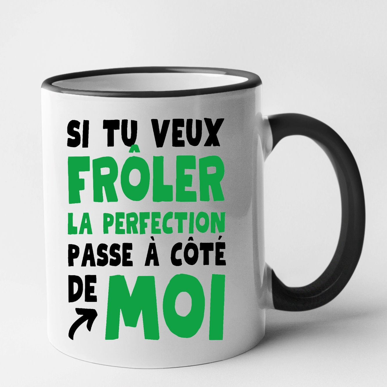 Mug Si tu veux frôler la perfection passe à côté de moi Noir