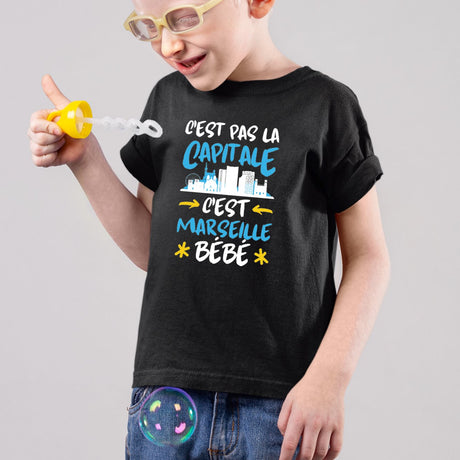 T-Shirt Enfant C'est pas la capitale c'est Marseille bébé Noir