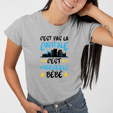 T-Shirt Femme C'est pas la capitale c'est Marseille bébé Gris