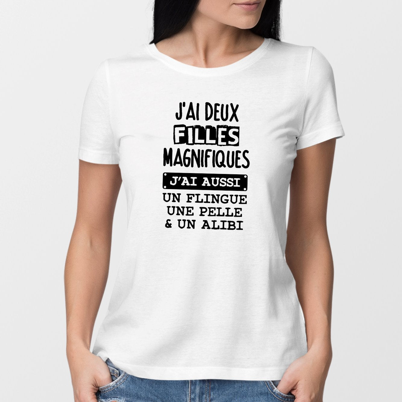 T-Shirt Femme J'ai deux filles magnifiques, flingue pelle alibi Blanc