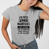 T-Shirt Femme J'ai deux filles magnifiques, flingue pelle alibi Gris