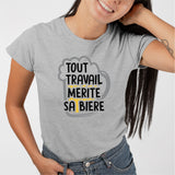 T-Shirt Femme Tout travail mérite sa bière Gris